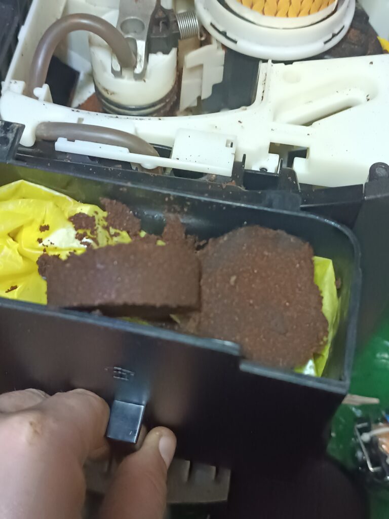 Жмых после настройки кофемолки мастерос на дому